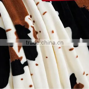 Cute Cow Pattern Coral Fleece Blanket thumbnail-2