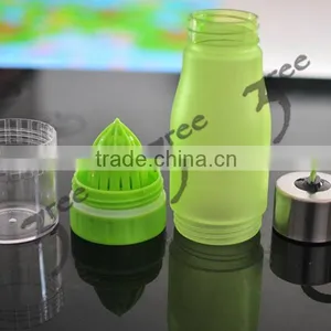 Water Bottle With Lemon Squeezer thumbnail-5