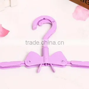 Plastic Foldable Folded Clothes Hangers Assorted Color thumbnail-3