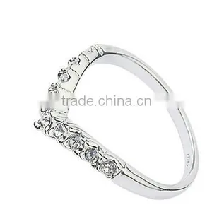 V Chevron Shape Dainty Cubic Zirconia Ring for Women thumbnail-3