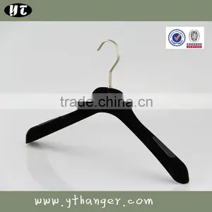 HA7009 Shirt Display Hanger Plastic Cloth Hanger Designs Available thumbnail-4