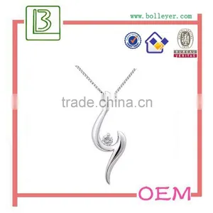 Cross Shaped Pendant Necklace With Diamond thumbnail-4