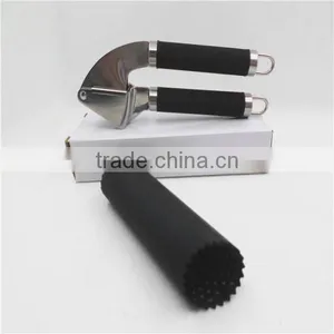 Amazon Best Seller Stainless Steel Garlic Press Set Silicone Garlic Peeler thumbnail-3