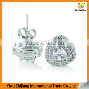 Double Lip Edge Triangle Set Zircon Diamond Stud Earrings thumbnail-2