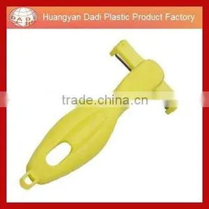 Rotating Plastic Peeler thumbnail-1