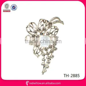 New Arrival Fashion Pearl Diamante Metal Flower Brooches thumbnail-1
