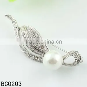 Fashion Bangjin Eyeglass Holder Brooch Pins With Pearl thumbnail-1