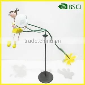 YS15176 Metal Swing Solar Powered Decoration Garden Balls Light thumbnail-1