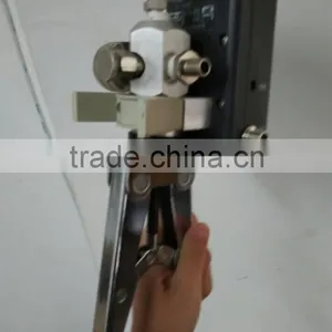 Medium and Low Pressure Gauge Calibration Vacuum Hand Pump thumbnail-2