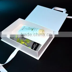 Logo Costom Folding Box White Board Ribbon Closures thumbnail-6