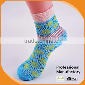 Women's Jacquard Pointelle Pattern Rumi Socks Made by Italy Socks Machine Flower Pattern thumbnail-1