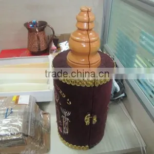 Unique Shape Creative Design Wooden Wine Box With Flannelette Covered thumbnail-2