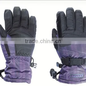 2015 Fashion Useful Green Ski Gloves thumbnail-1