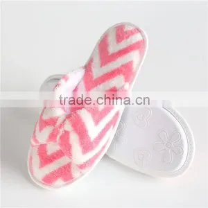 Women Jacquard Weave Coral Fleece Indoor Slipper thumbnail-5