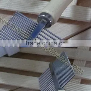 Wooden Handle Pet Comb Grooming Tool thumbnail-4