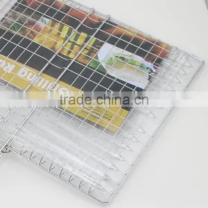 Silver Tone Metal BBQ Grilling Net With Round Wooden Handle thumbnail-2