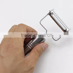 Stainless Steel Vegetable & Fruit Peeler With Smile Design thumbnail-5