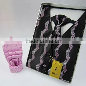 Comfortable Models Waistcoat With Delicate Do Manual Work thumbnail-6