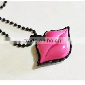 Rhinestone Lip Necklace thumbnail-1