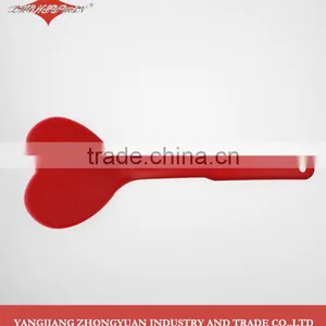 2pcs Lip and Love Heart Shaped Nylon Plastic Spatula Kitchen Accessory thumbnail-2
