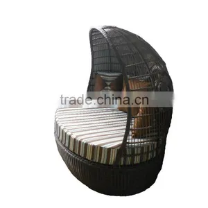 Oyster Rattan Garden Daybed With Canopy thumbnail-2