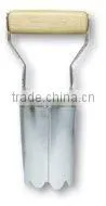 Wooden Handle Bulb Transplanter thumbnail-1