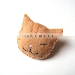 2017 Hot New Bestselling Product Wholesale Handmade Cute Funny Smile Cat Pin Felt Animal Brooch for Coat Made in China thumbnail-1