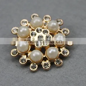 Metal Zinc Gold Brooches Pin With Rhinestone and White Pearl thumbnail-1