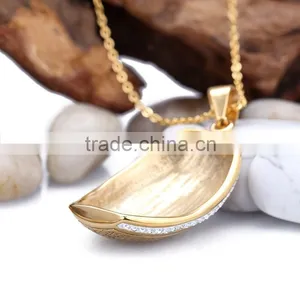 Stainless Steel Unique Crystal Design Gold Plated Pendant thumbnail-5