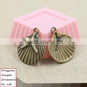 Wholesale Zinc Alloy Sea Shells Creative Hang Scallops Pendant thumbnail-1