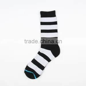 Design Multi-Color Fashion Stripe Mens Women's Socks thumbnail-3