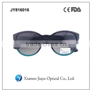 Round Polycarbonate Sunglasses With Metal Decoration thumbnail-2