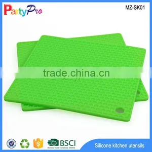 2015 New China Supplier Promotion Product, Eco-friendly, FDA and LFGB Certificated, Colorful Silicone Pot Holder thumbnail-2