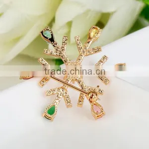 Platinum Plated Designer SnowFlake Brooch With AAA+ Cubic Zircon Micro Pave Setting for Women and Men thumbnail-3