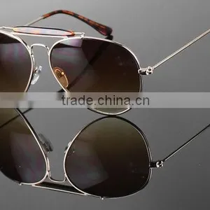 Sunglasses for Men and Women - Classic Style thumbnail-1