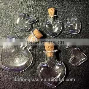 Wholesale Heart Shape Fancy Glass Perfume Bottles Mini Glass Bottles With Corks thumbnail-2