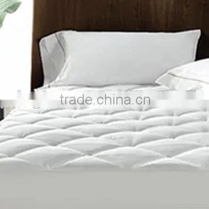 White Quilt Bed Cover thumbnail-1
