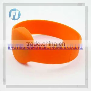 Manufacturers Selling Fashion Silicone Bracelet Color thumbnail-1