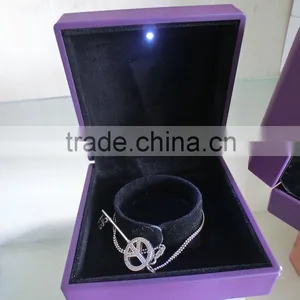 Luxur Varnished Ring Box Bangle Box Wedding Gift Set With LED Nacklace Wooden Box thumbnail-1