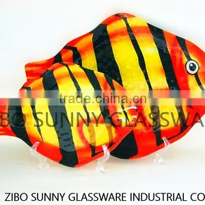 Free Happy Tropical Fish Plate Glass thumbnail-3