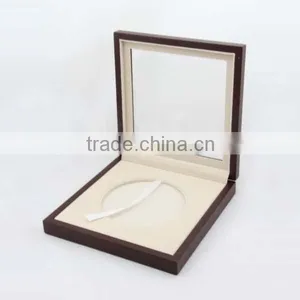 Wooden Gift Boxes For Collector Plates With Clear Window thumbnail-2