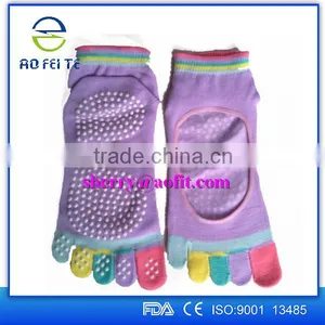 Eco-friendly Colorful Non Slip Custom Yoga Toe Socks Soft Breathable Yoga Socks thumbnail-3