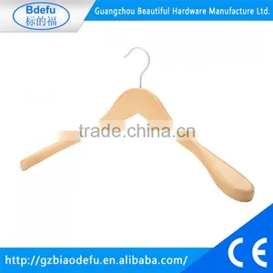 Wooden Hanger With Broad Shoulders thumbnail-1