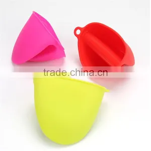 Wholesale Cheap Good Quality Heat Proof Microwave Food Grade Silicone Oven Mitt Oven Glove thumbnail-6