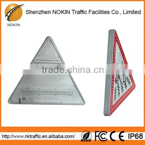 Traffic Signs Car Safety Kits Reflective Solar Warning Light thumbnail-2