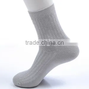 2017 China Factory Customized Your Own Brand Logo Design Plain Color Simple Stretch Eco Lycra Cotton Polyester Men Socks thumbnail-2