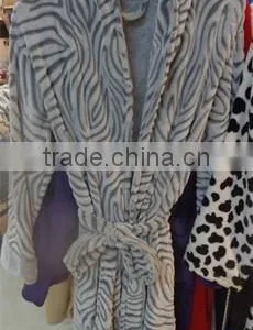 Xinbo Cutting Flower Unisex Flannel Fleece Bathrobe thumbnail-1