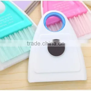 Desktop Mini Keyboard Cleaning Brush thumbnail-2