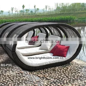 Antique Round Rattan Daybed thumbnail-1