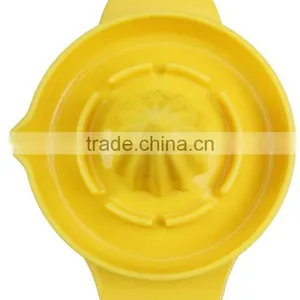 High Quality Manual Plastic Lemon Squeezer With Scale thumbnail-4